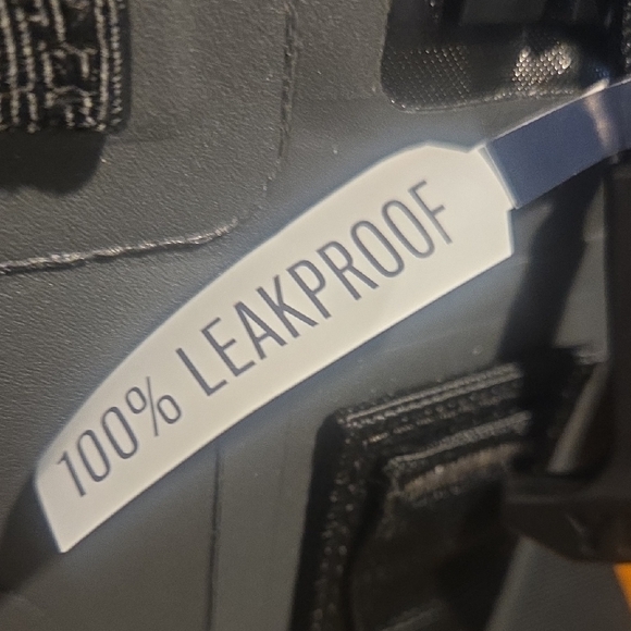 NEW YETI Charcoal Soft Cooler 8 - Picture 4 of 7